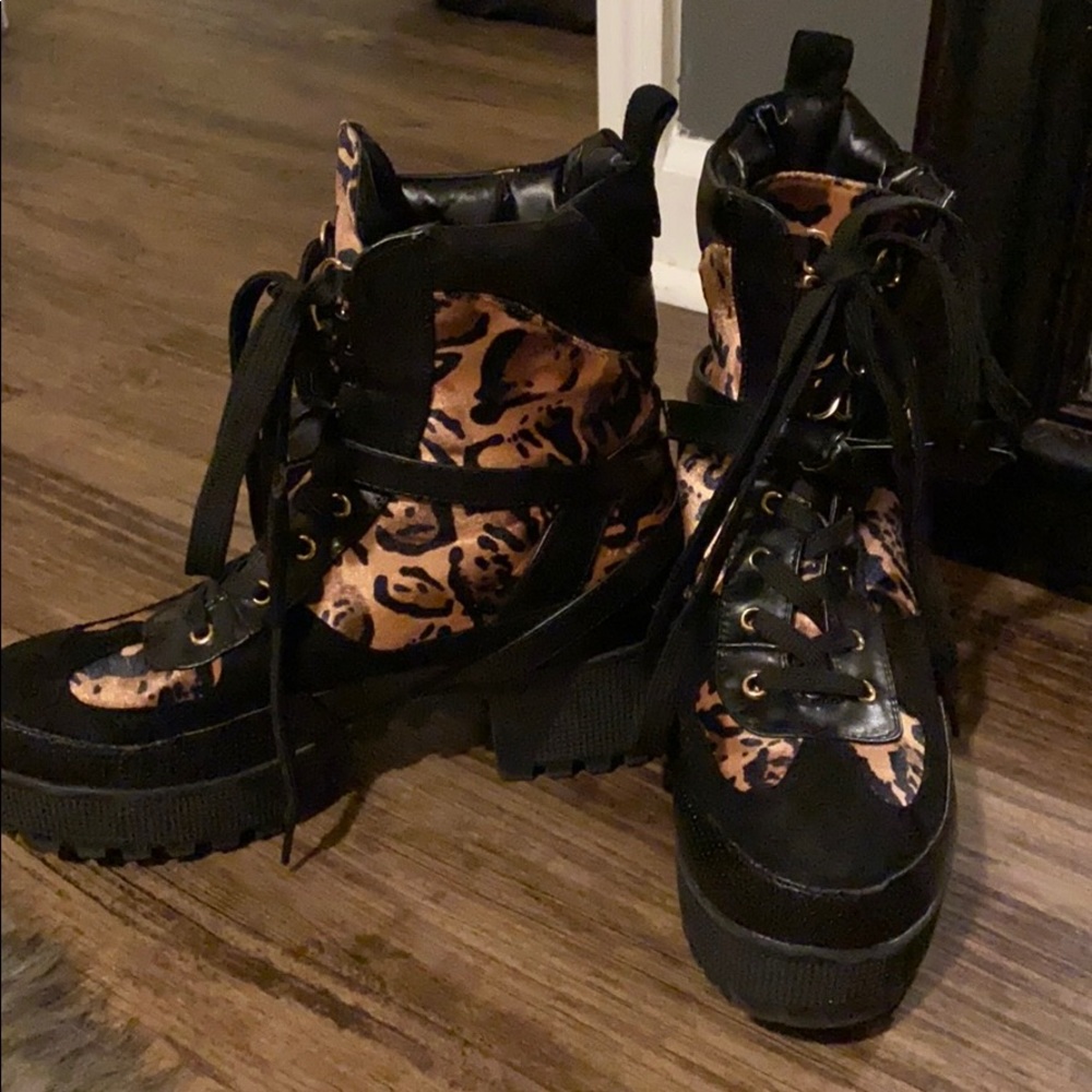 Cheetah print combat boots. size 7